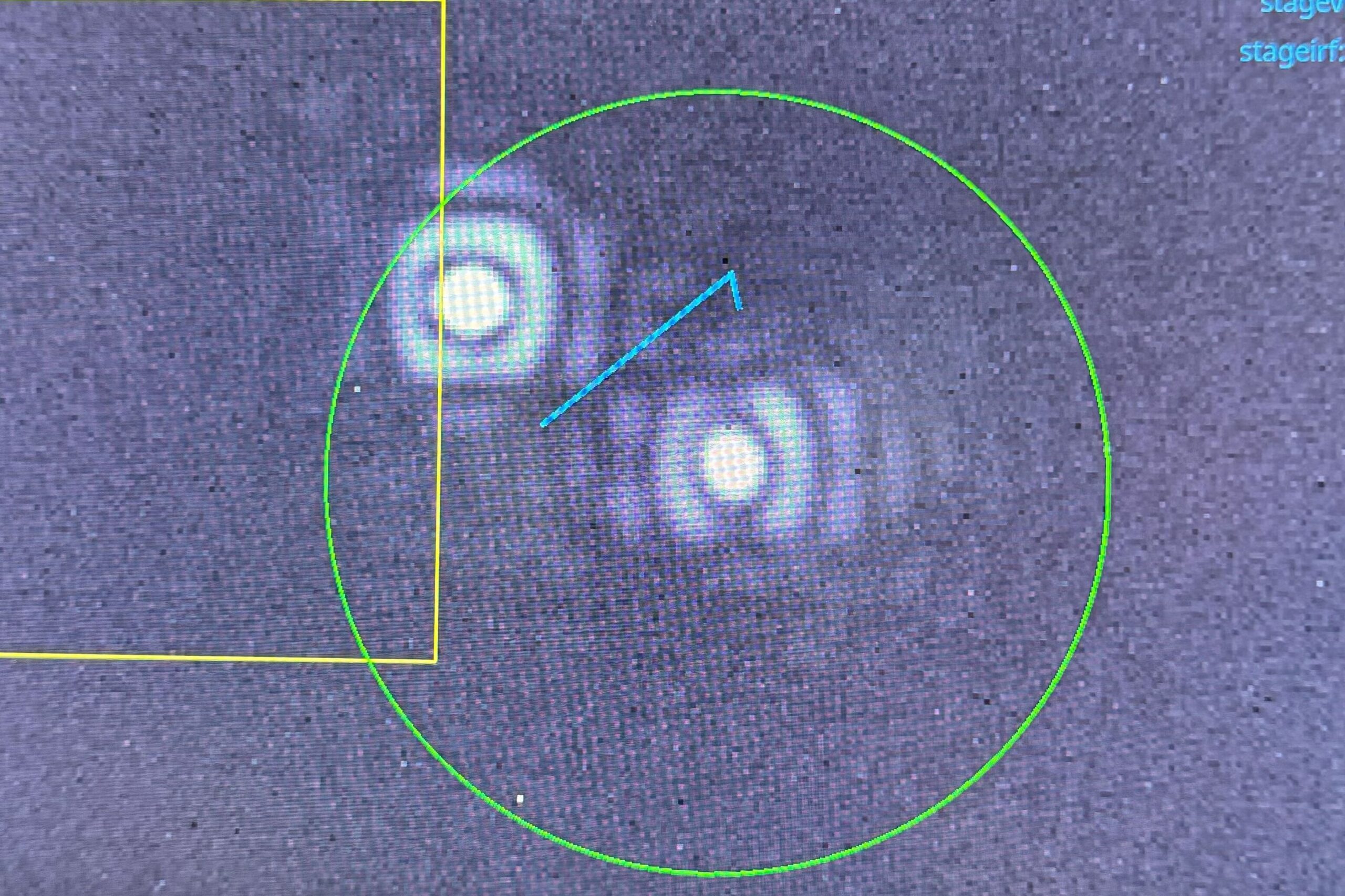 pay no attention to the green circle